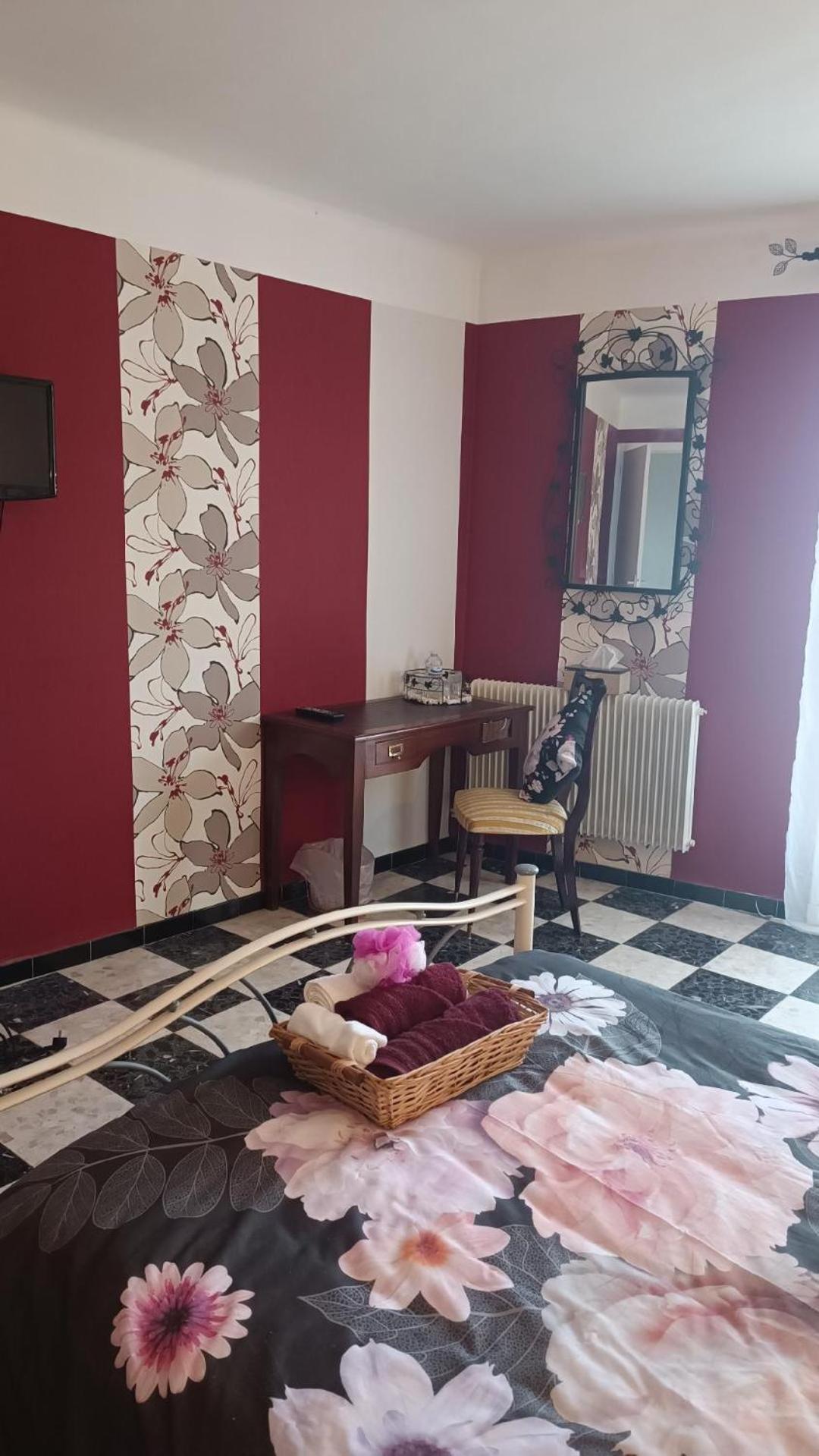 A L' Estiu Bed & Breakfast Latour-de-France Bagian luar foto